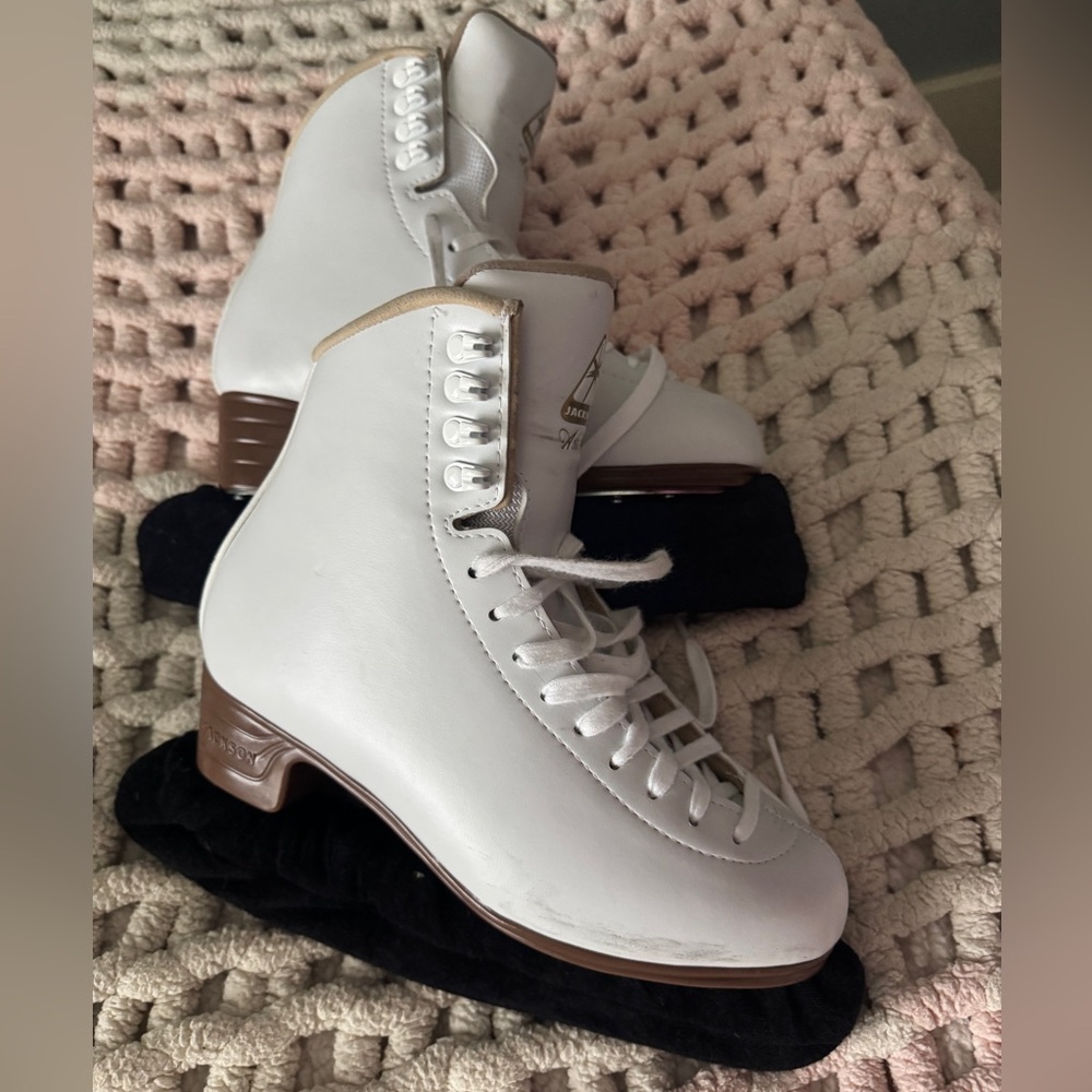 Jackson Artiste Figure Skates 7.5 C